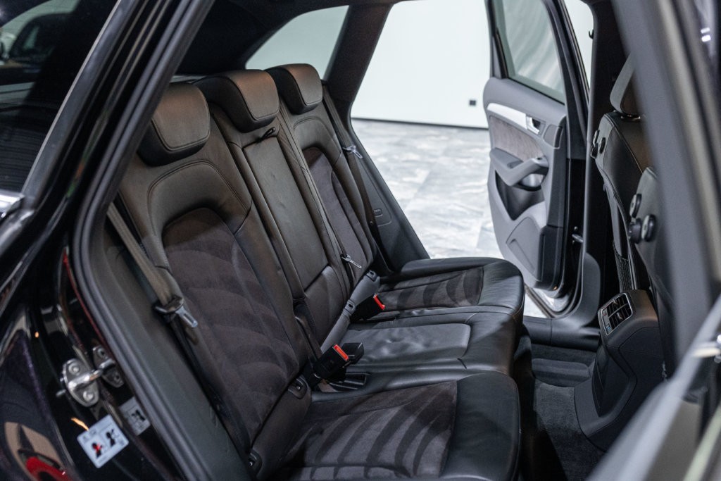 SQ5 Noir Panthere Interieur 33
