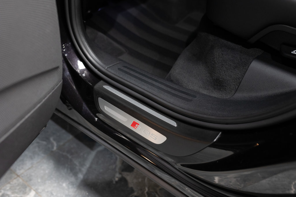 SQ5 Noir Panthere Interieur 34