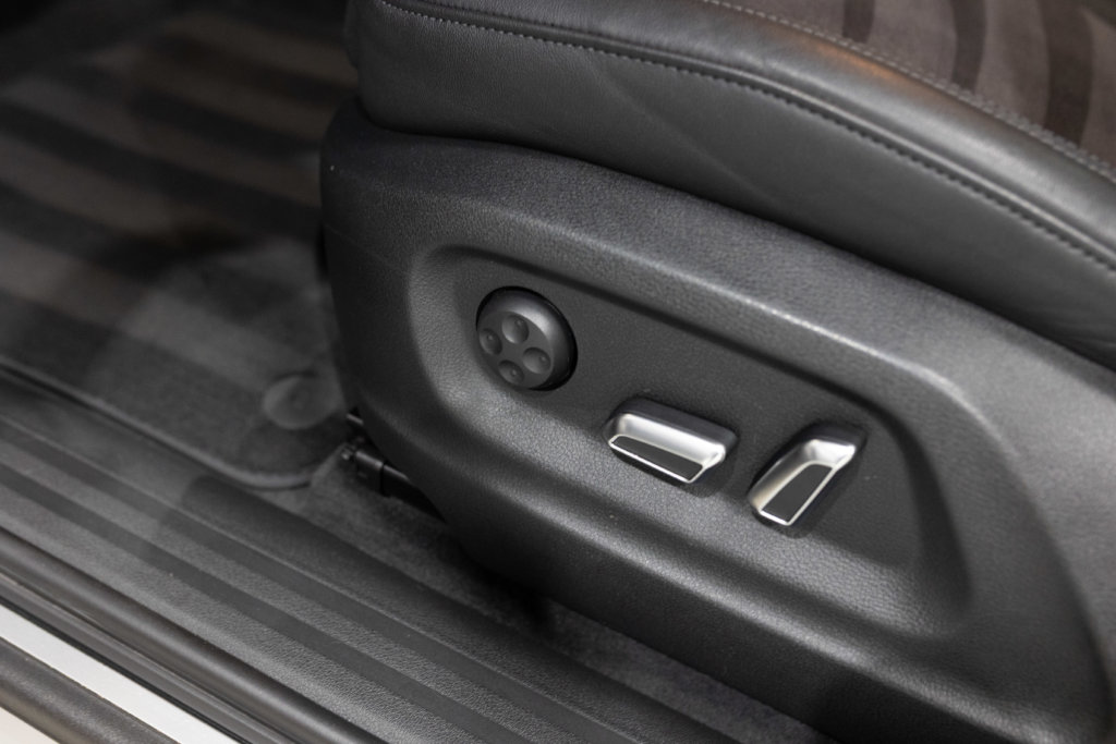 SQ5 Noir Panthere Interieur 4