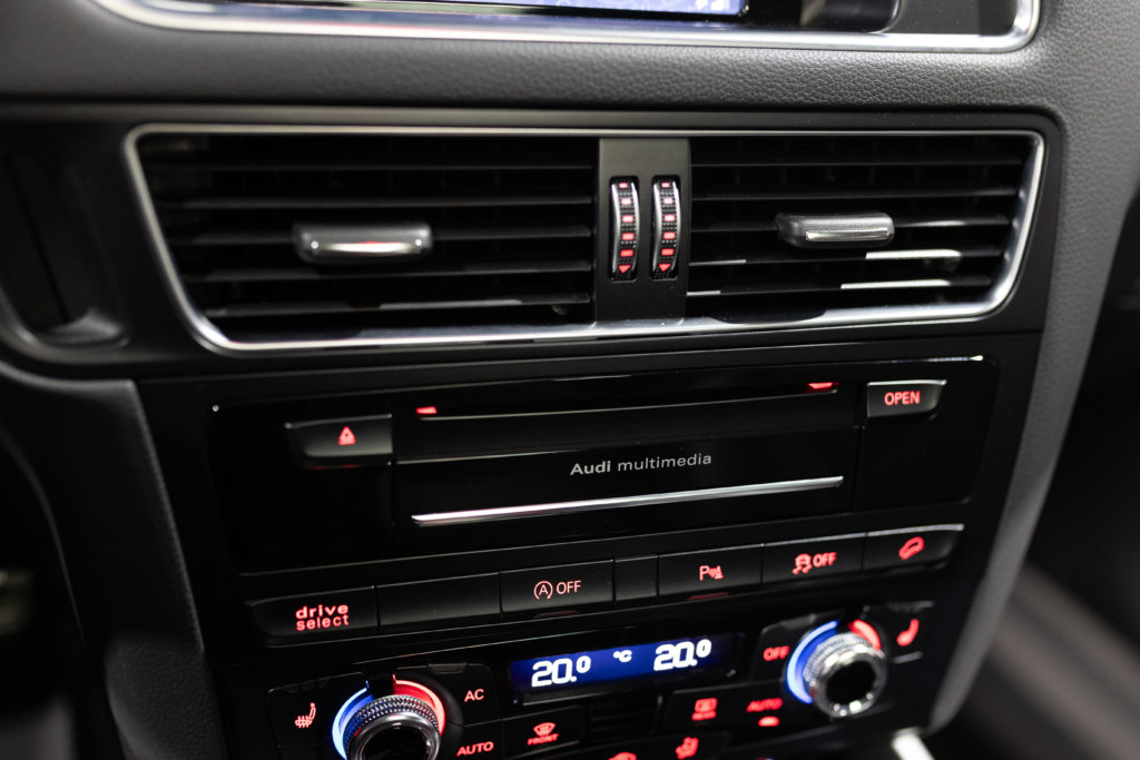 SQ5 Noir Panthere Interieur 40