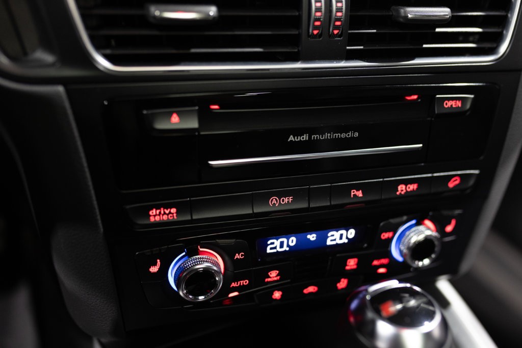 SQ5 Noir Panthere Interieur 41