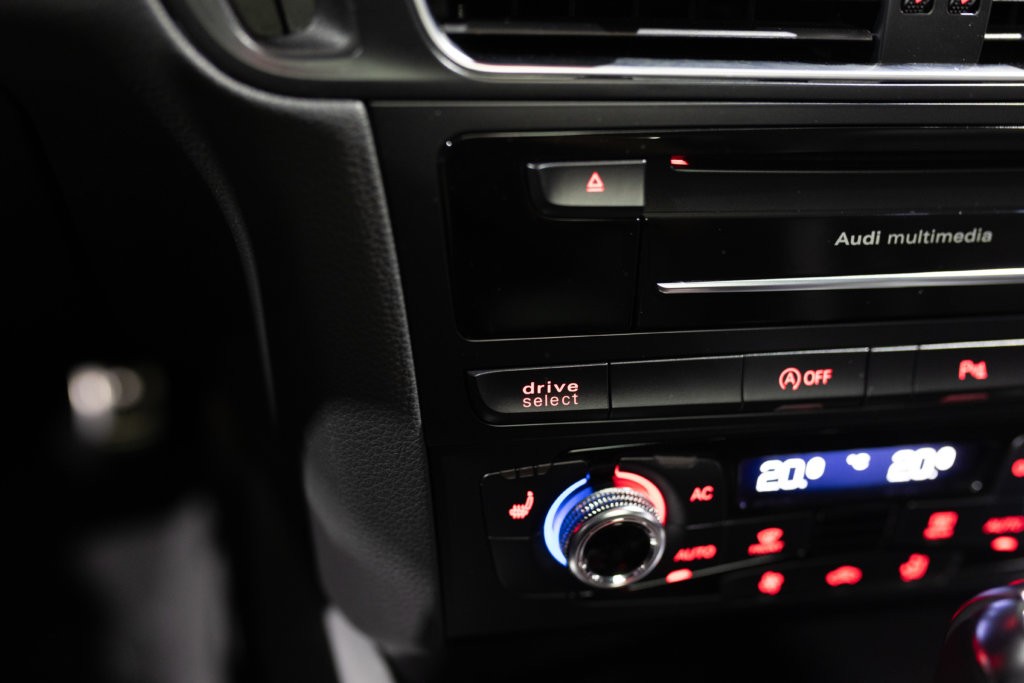SQ5 Noir Panthere Interieur 42