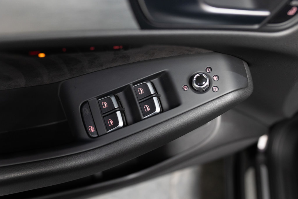 SQ5 Noir Panthere Interieur 5