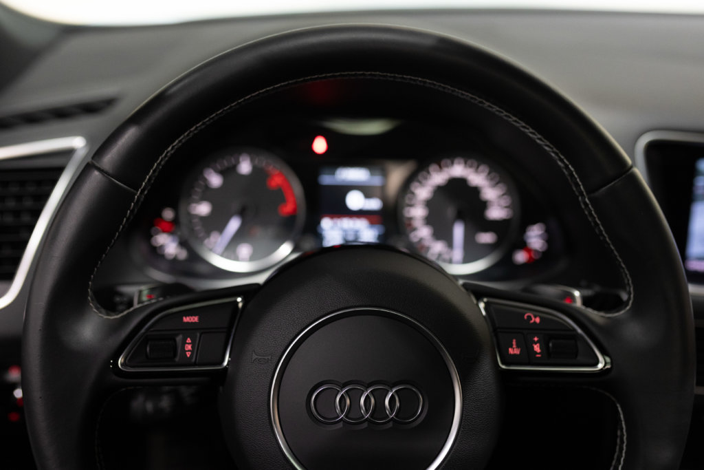 SQ5 Noir Panthere Interieur 58