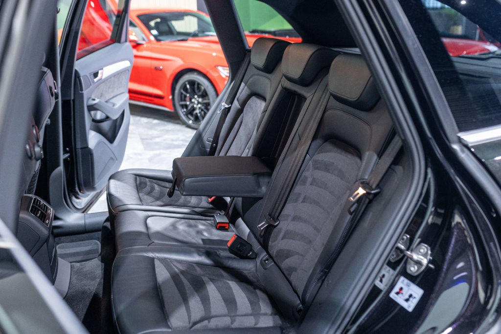 SQ5 Noir Panthere Interieur 64