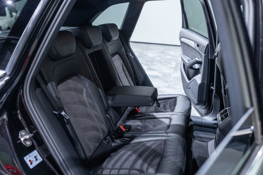 SQ5 Noir Panthere Interieur 65