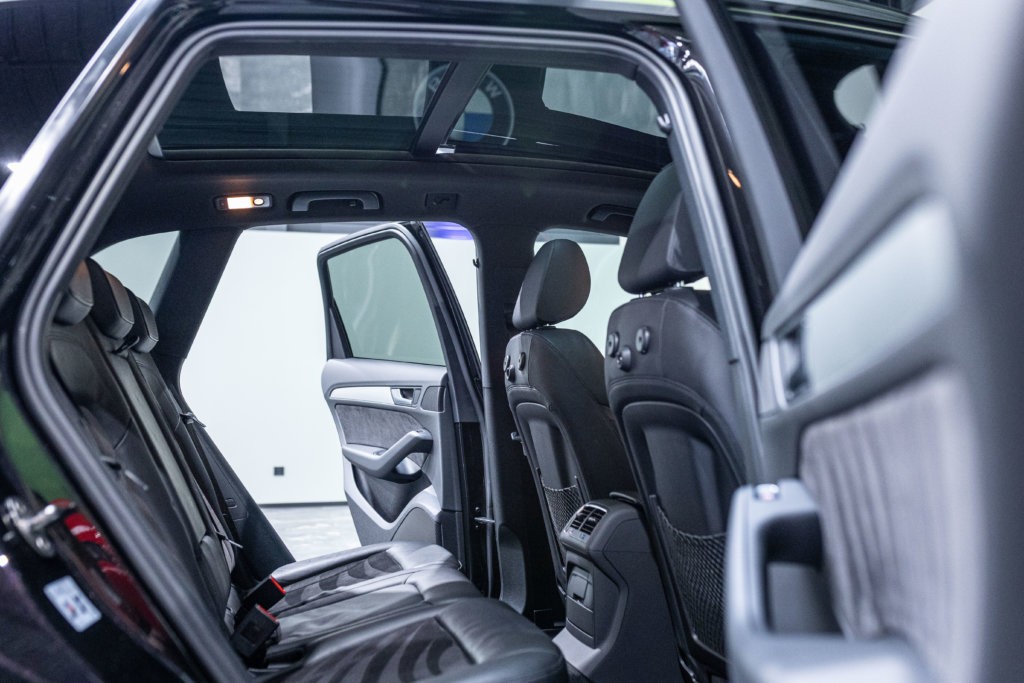 SQ5 Noir Panthere Interieur 66