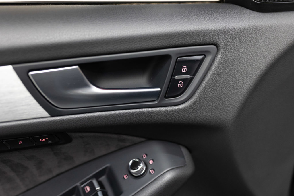 SQ5 Noir Panthere Interieur 7