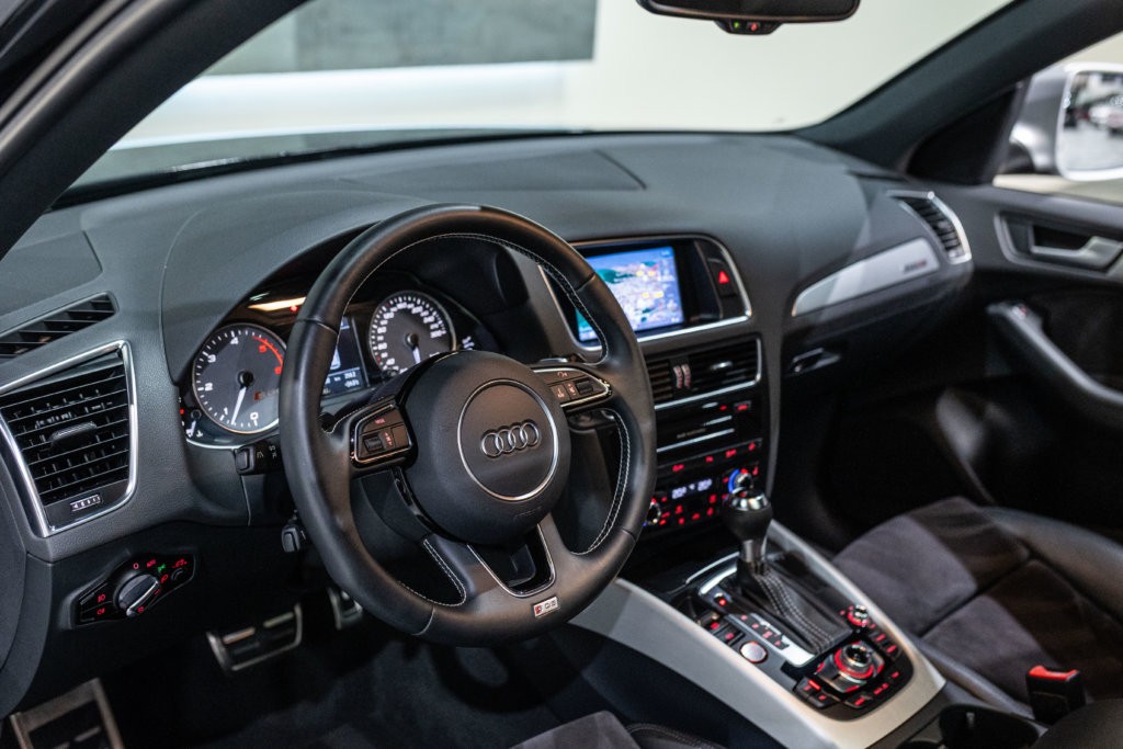 SQ5 Noir Panthere Interieur 9