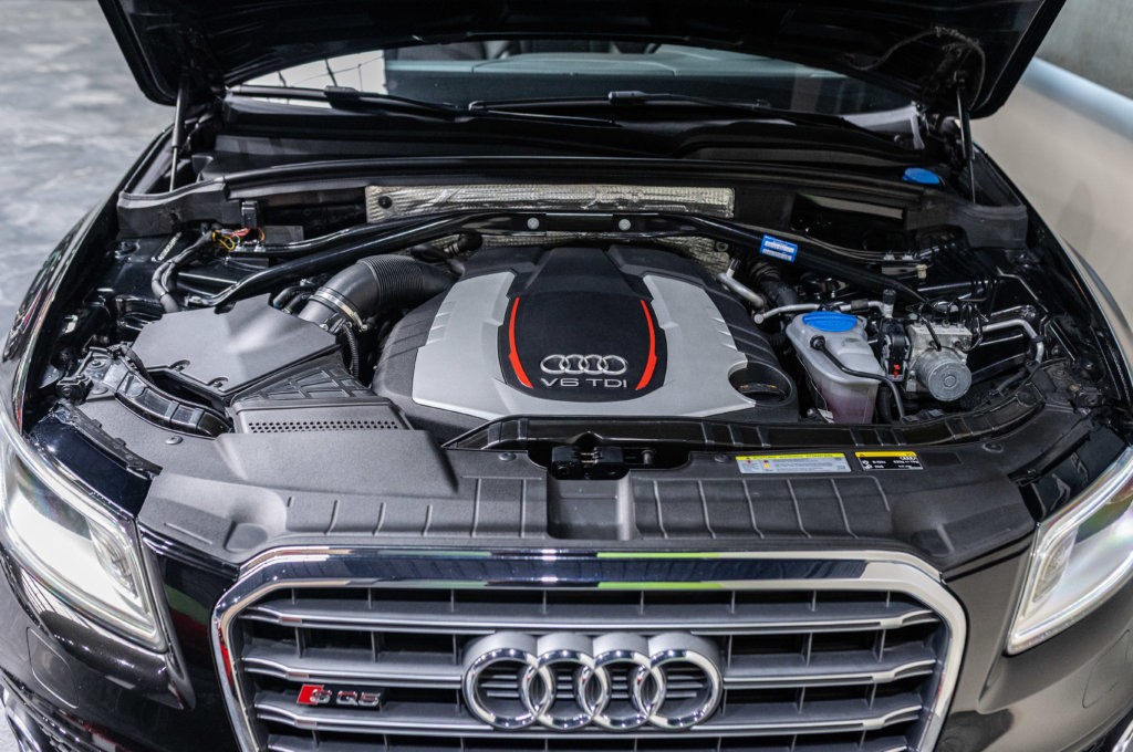 SQ5 Noir Panthere Moteur 2