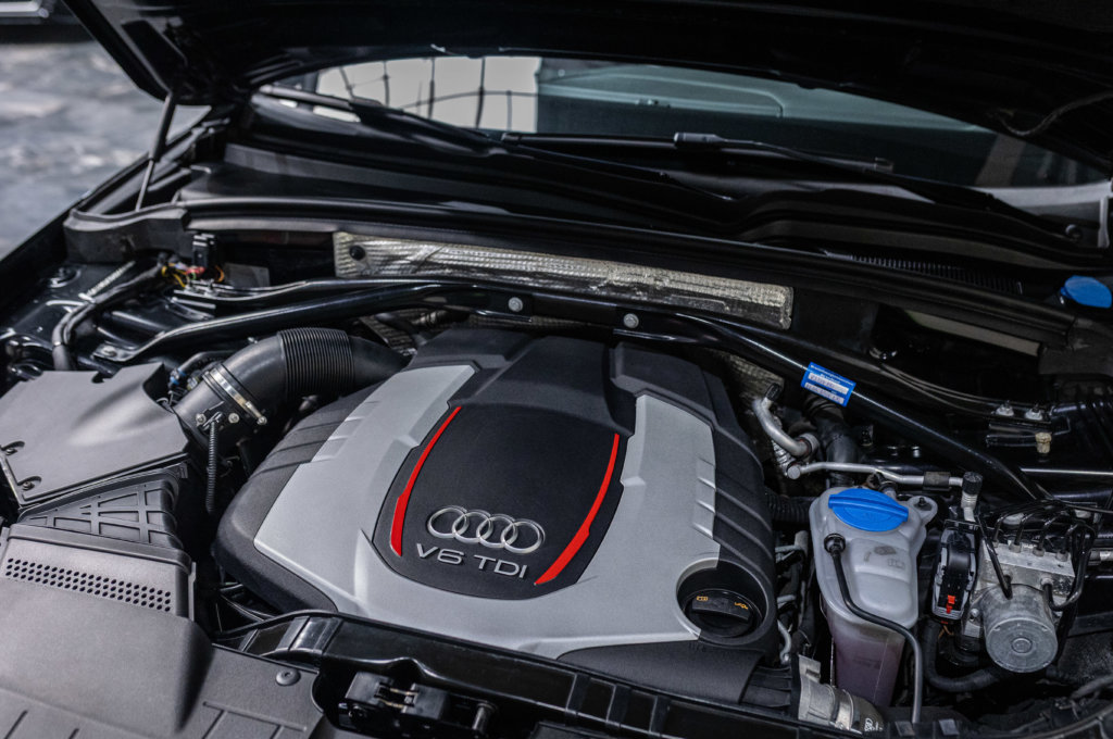 SQ5 Noir Panthere Moteur 3