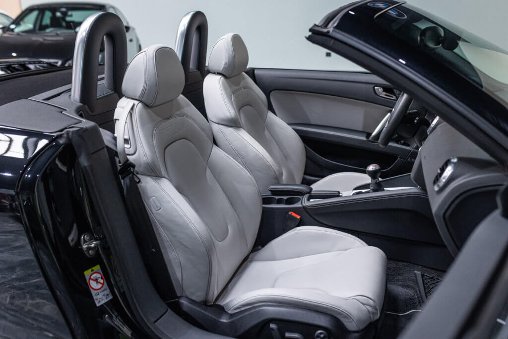 TT RS CAB Noir Interieur 10