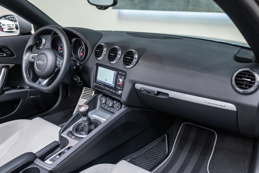 TT RS CAB Noir Interieur 12