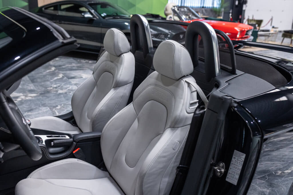 TT RS CAB Noir Interieur 15