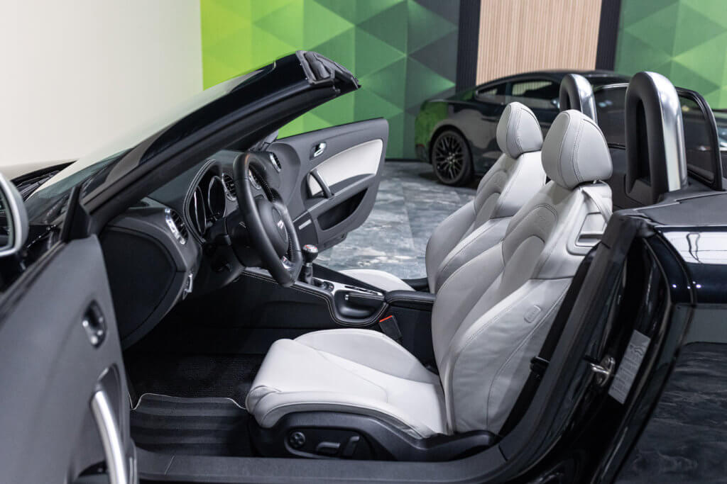 TT RS CAB Noir Interieur 18