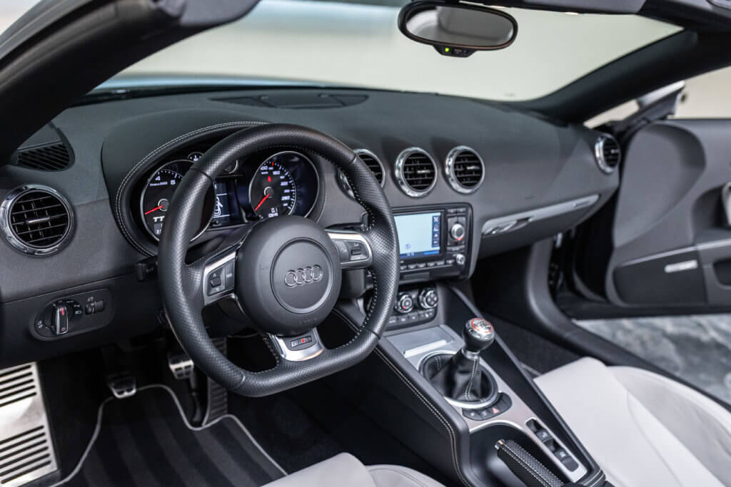 TT RS CAB Noir Interieur 20