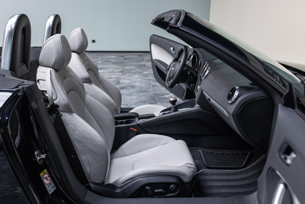 TT RS CAB Noir Interieur 21