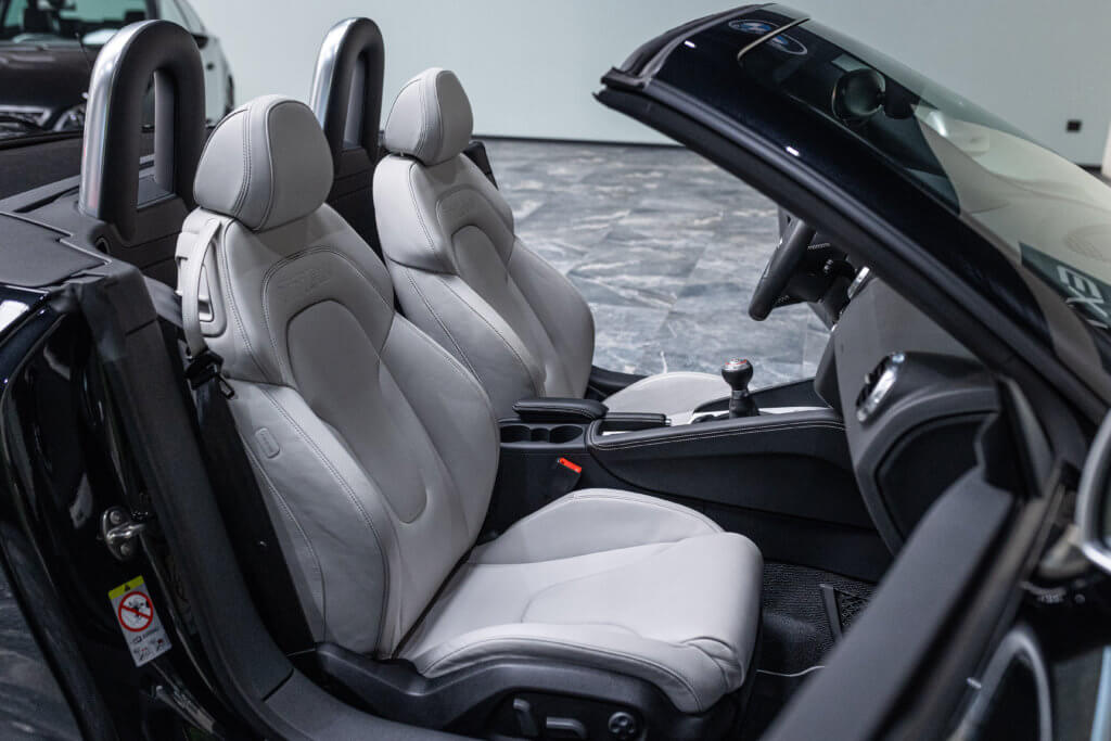 TT RS CAB Noir Interieur 22