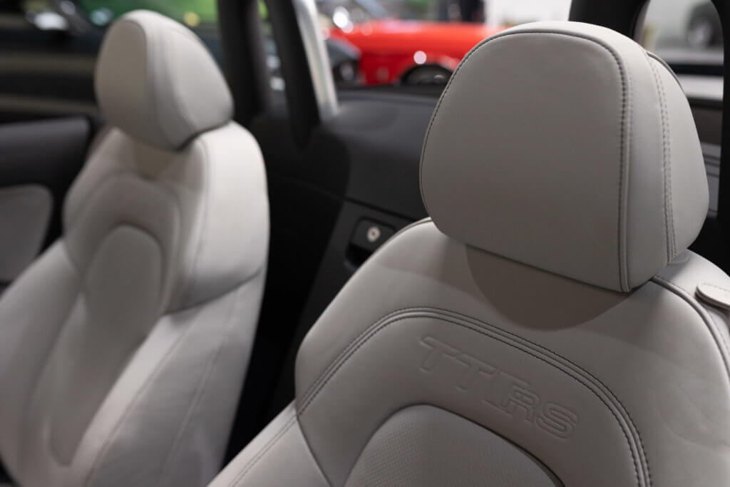 TT RS CAB Noir Interieur 25