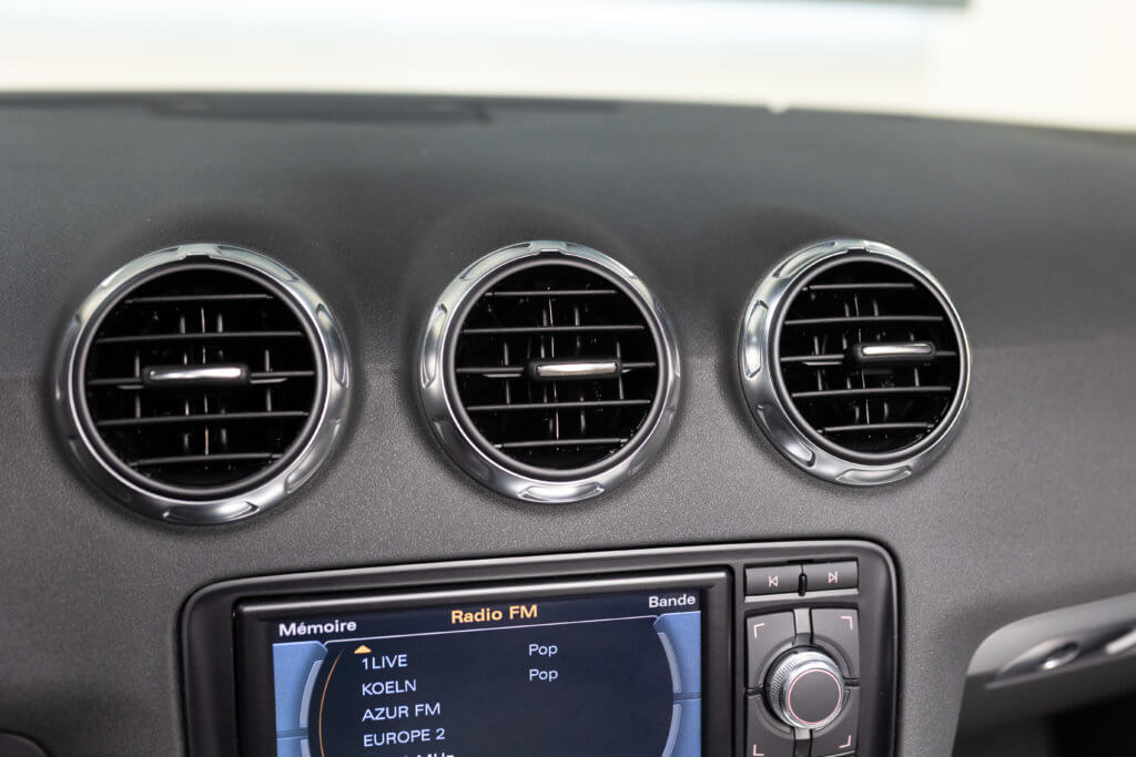 TT RS CAB Noir Interieur 29