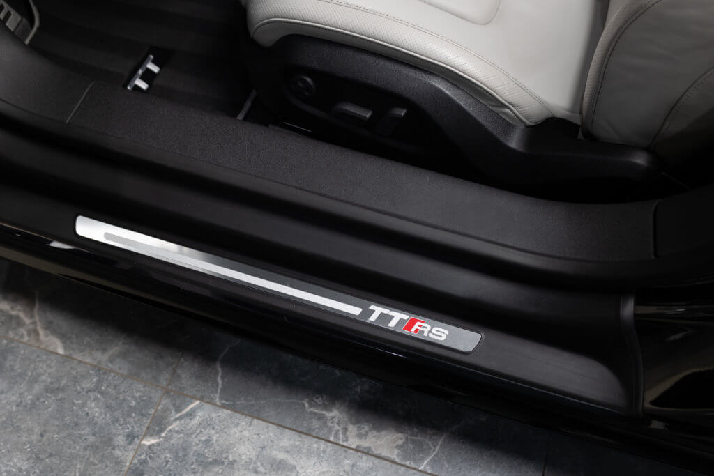 TT RS CAB Noir Interieur 3