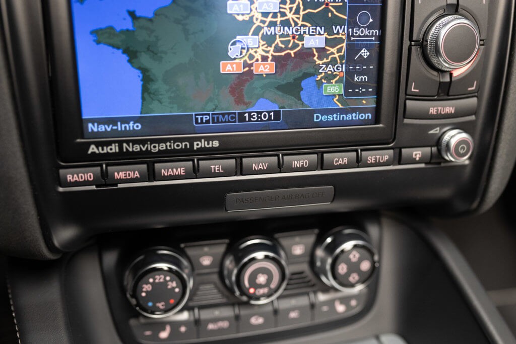 TT RS CAB Noir Interieur 31
