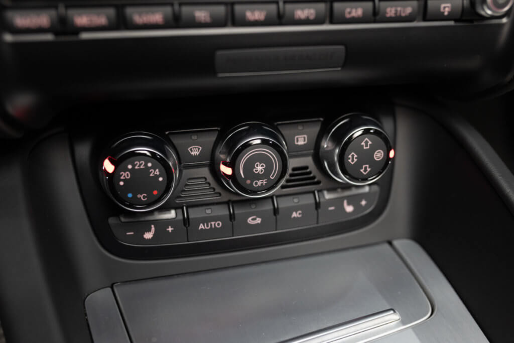 TT RS CAB Noir Interieur 32