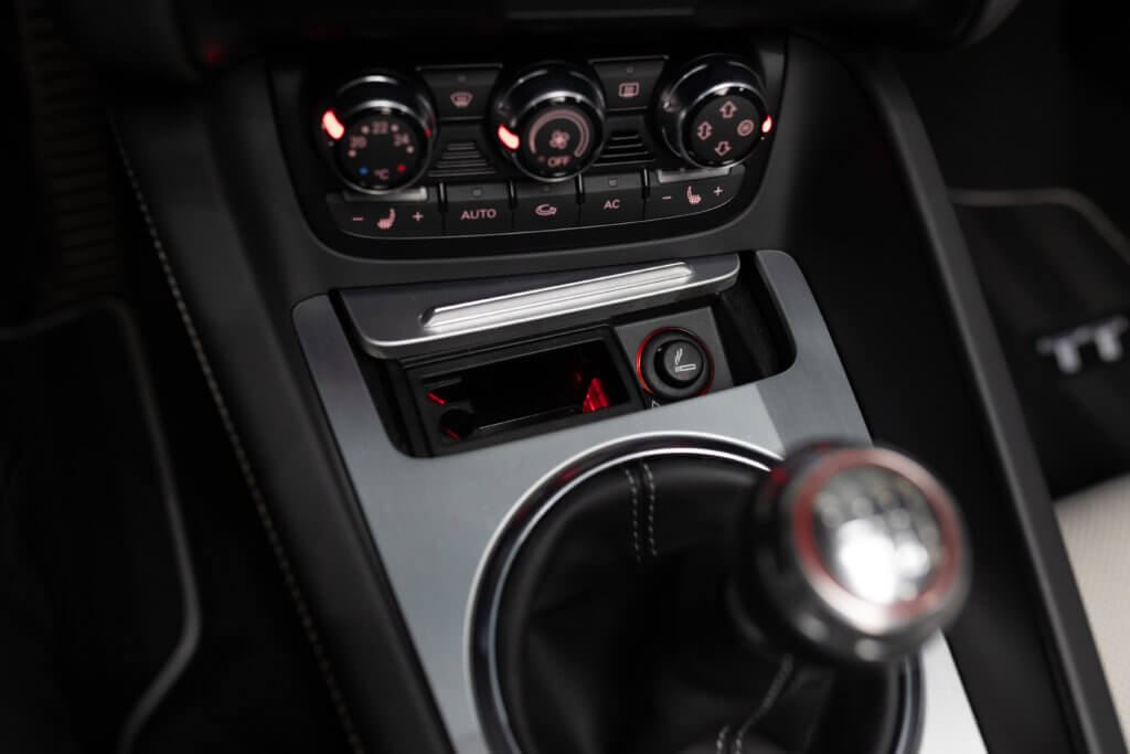 TT RS CAB Noir Interieur 36
