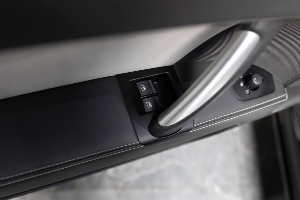 TT RS CAB Noir Interieur 4
