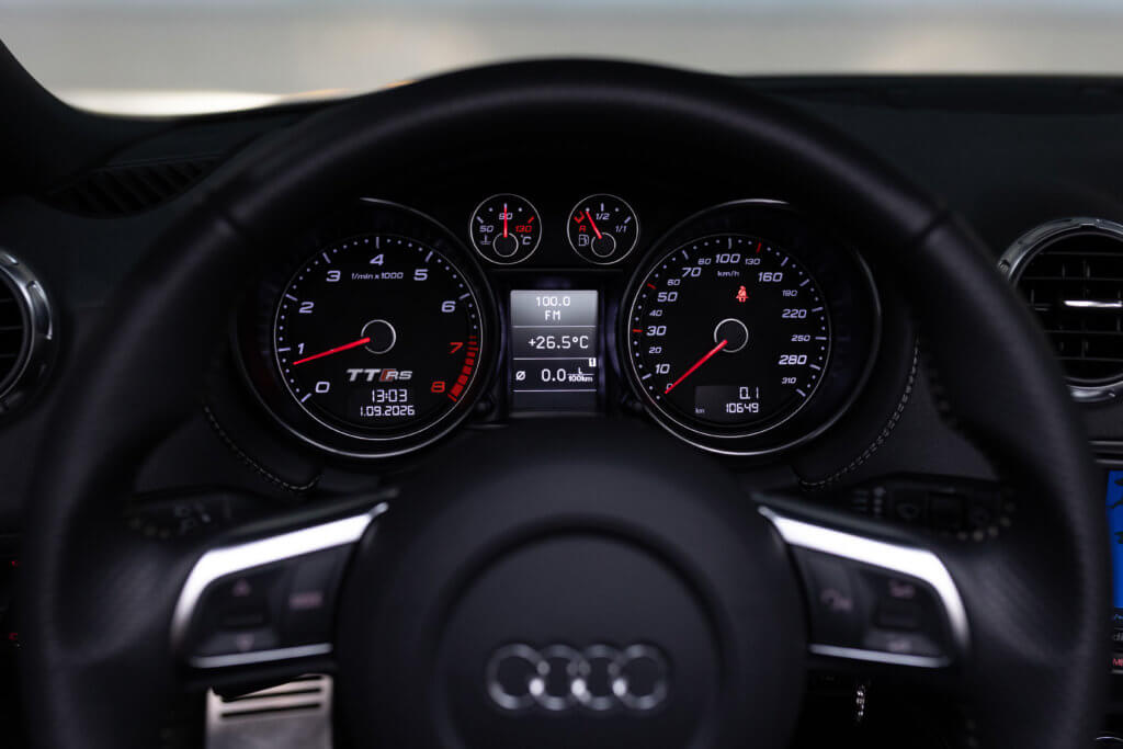 TT RS CAB Noir Interieur 43