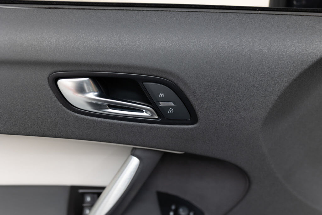 TT RS CAB Noir Interieur 6