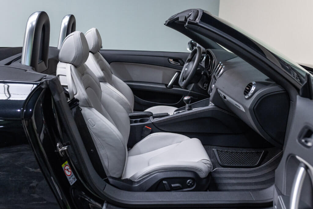 TT RS CAB Noir Interieur 9