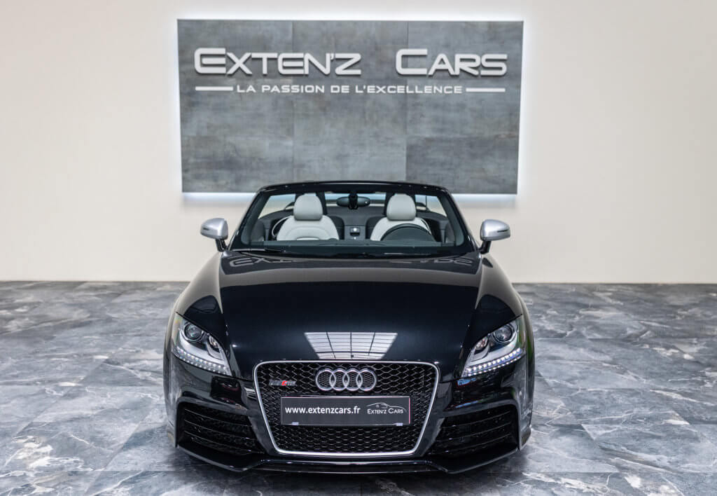 TT RS CAB Noir face