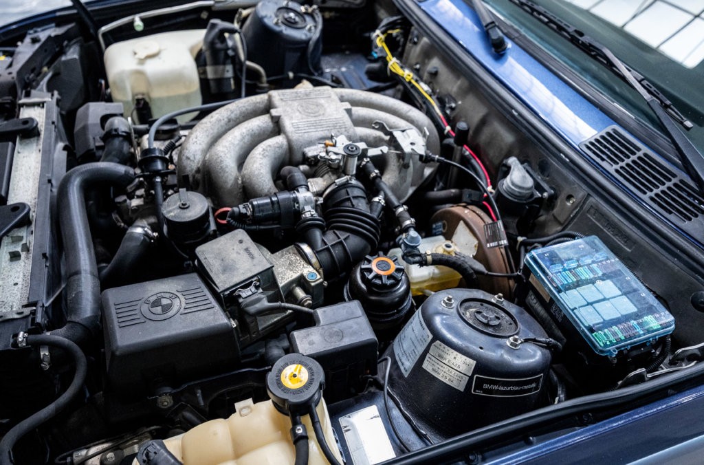 325i Bleu E30 Capot Moteur