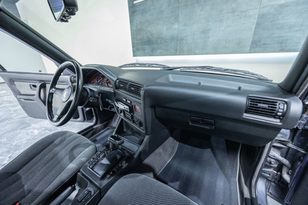 325i Bleu E30 Interieur 11