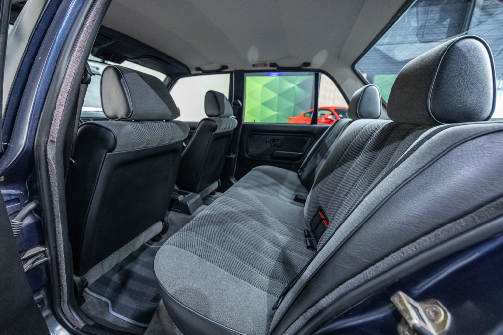 325i Bleu E30 Interieur 12