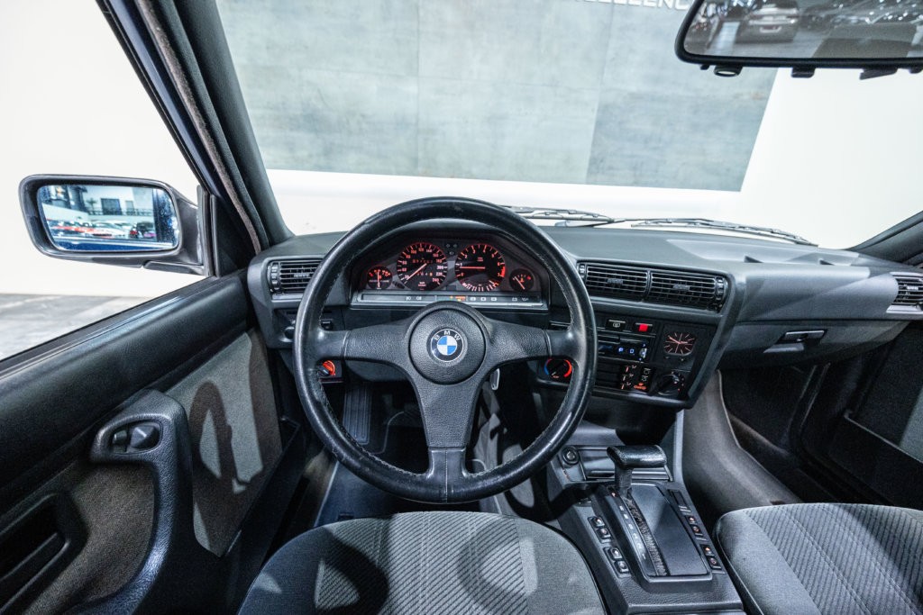 325i Bleu E30 Interieur 16