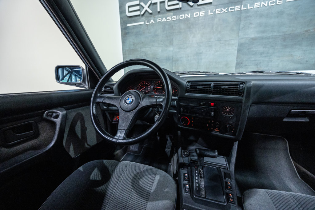 325i Bleu E30 Interieur 17