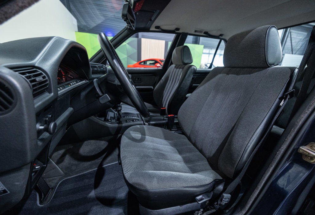 325i Bleu E30 Interieur 2