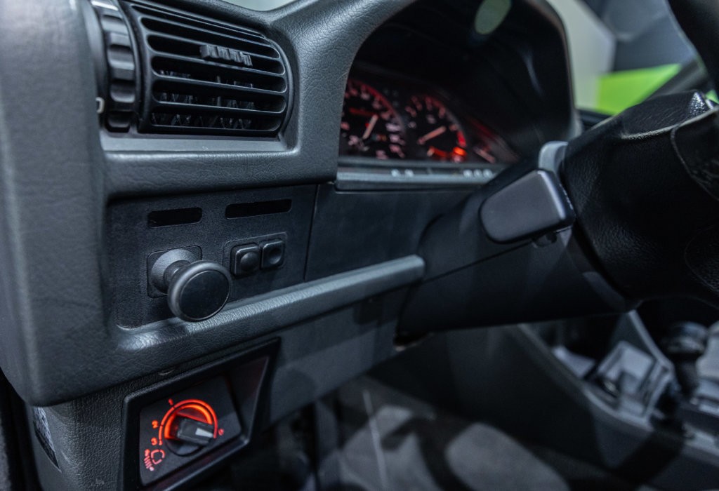 325i Bleu E30 Interieur 4
