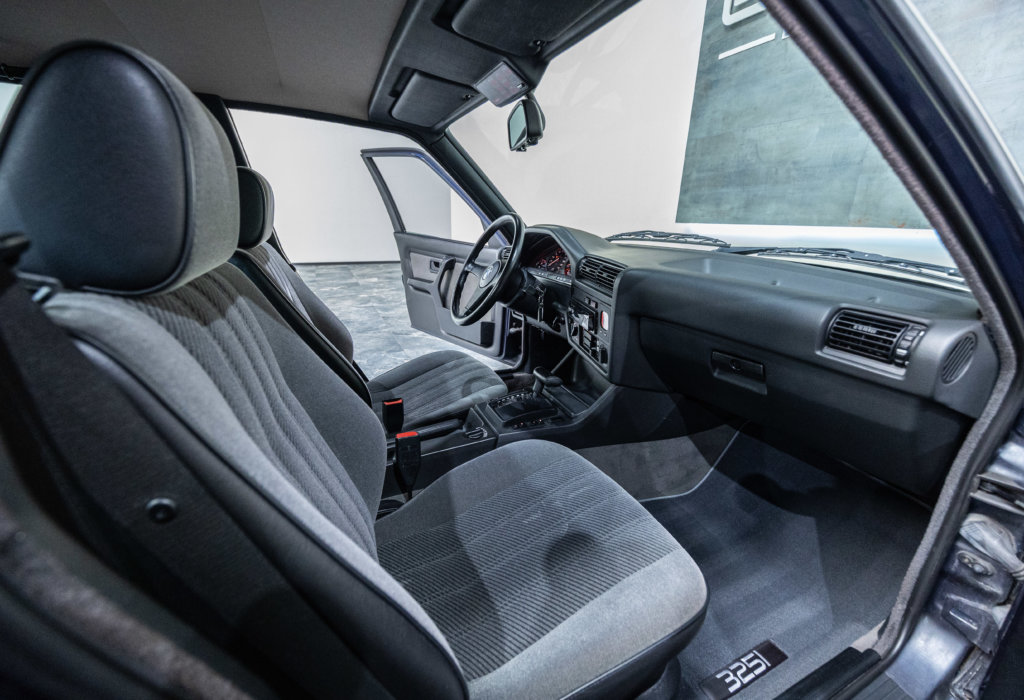 325i Bleu E30 Interieur 5