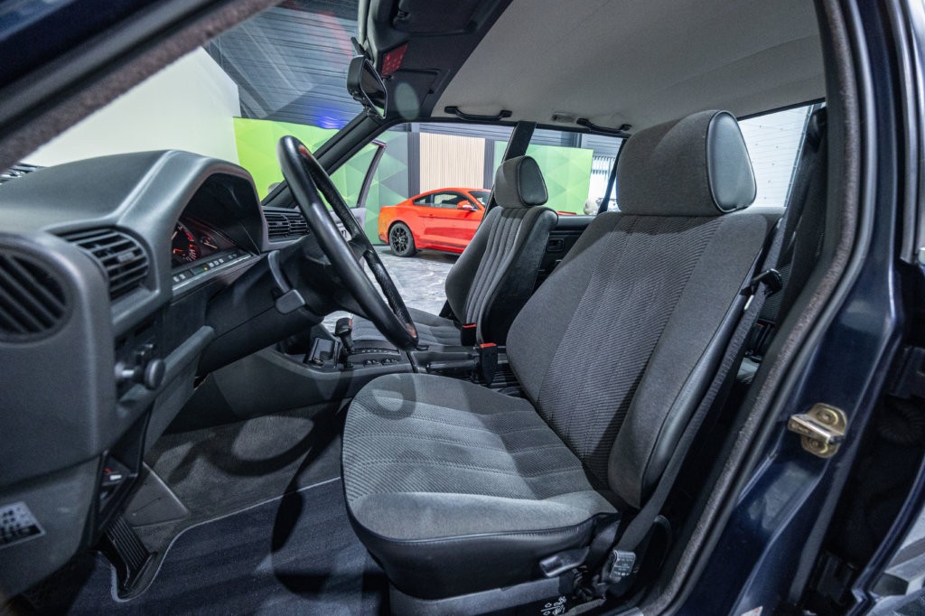 325i Bleu E30 Interieur 9