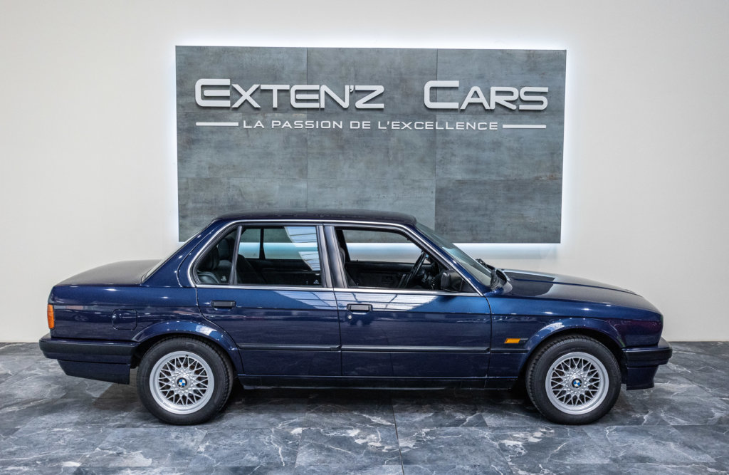 325i Bleu E30 lateral