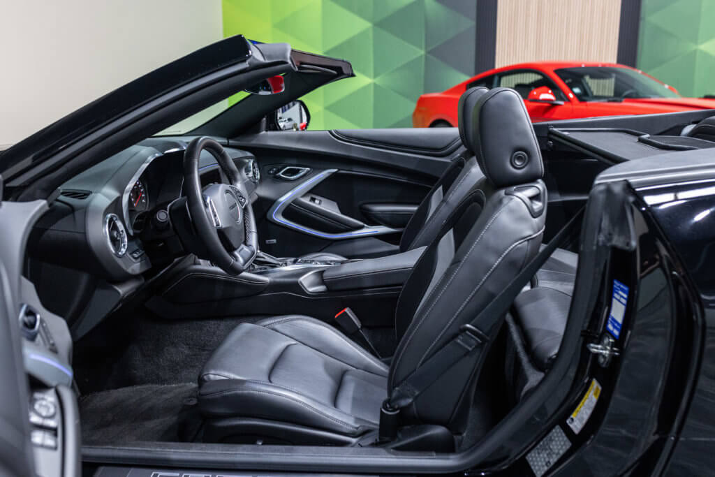 Camaro 6 Noir Cab Interieur
