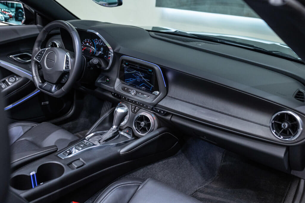 Camaro 6 Noir Cab Interieur 11