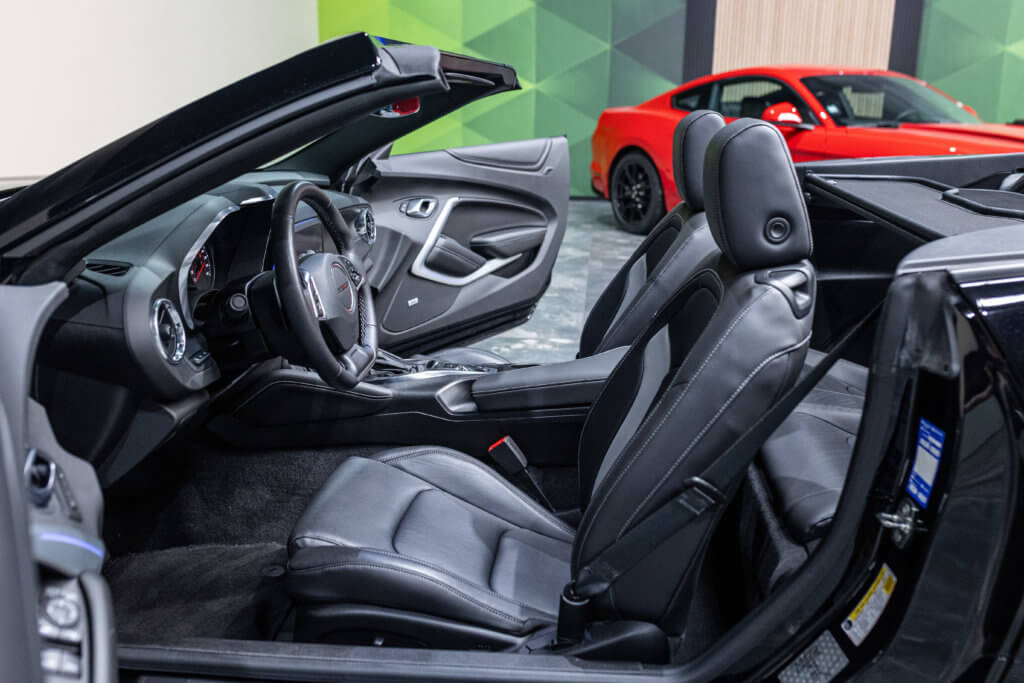Camaro 6 Noir Cab Interieur 17