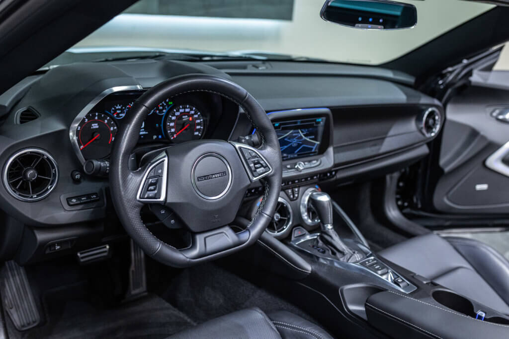 Camaro 6 Noir Cab Interieur 19