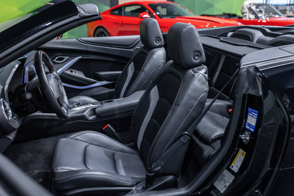 Camaro 6 Noir Cab Interieur 2