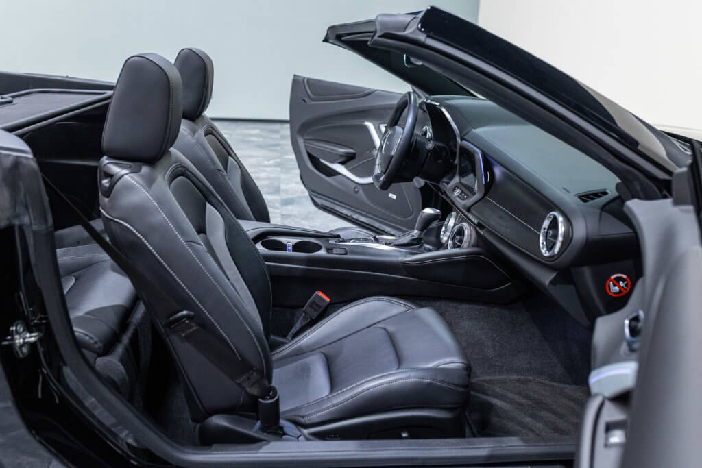 Camaro 6 Noir Cab Interieur 20