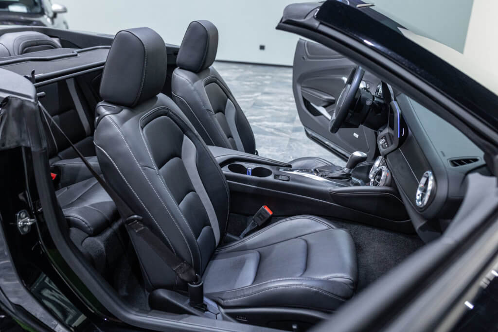 Camaro 6 Noir Cab Interieur 21